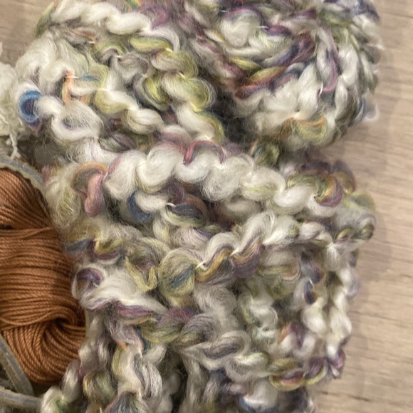 High quality Yarn kit wool, wooden dowel, leather perfect for homemade crafts! - Picture 6 of 9